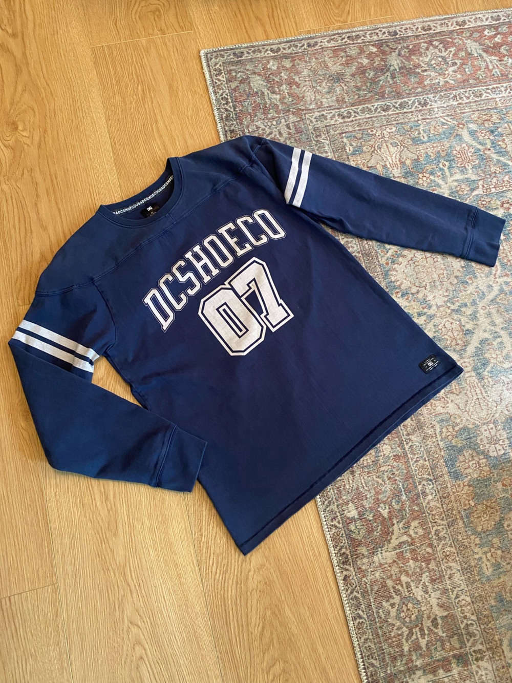DC Shoes 100% Cotton Long Sleeve Graphic Jersey Tee Navy Athletic Shirt 90s Y2K